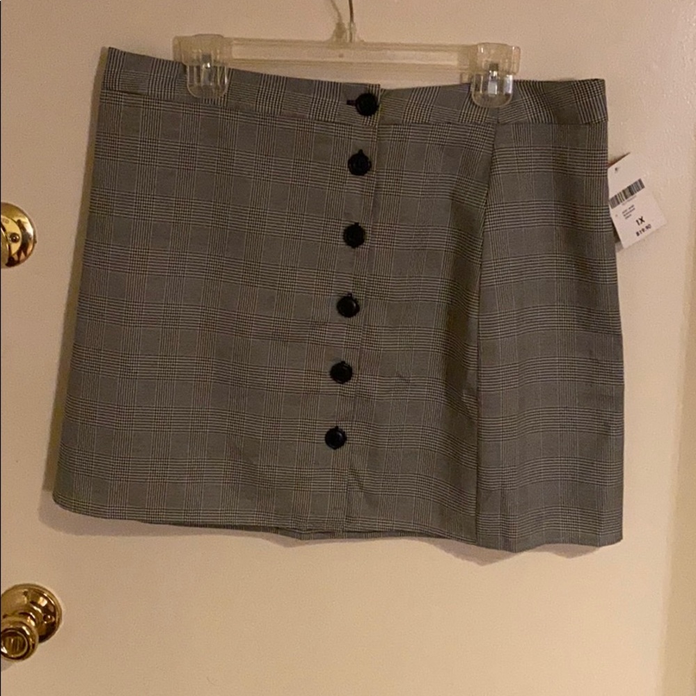 BNWT Checkered Print Mini Skirt